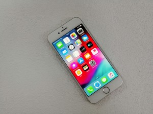 Мобильный телефон iPhone 8 64GB