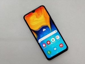 Мобильный телефон Samsung A20 3/32GB
