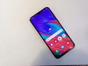 Мобильный телефон Samsung Galaxy A40 4/64GB