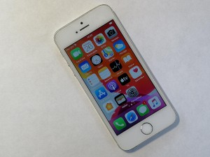 Мобильный телефон iPhone SE 16GB
