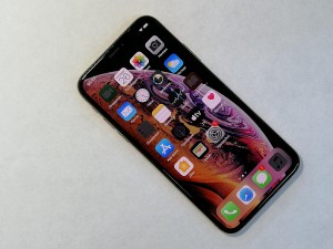 Мобильный телефон iPhone XS 64GB