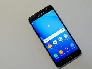 Мобильный телефон Samsung Galaxy j5 2016