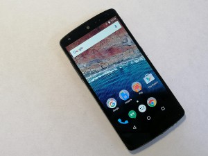 Мобильный телефон LG Nexus 5 16GB