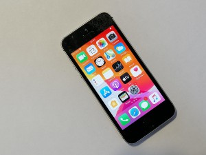 Мобильный телефон iPhone SE 32GB