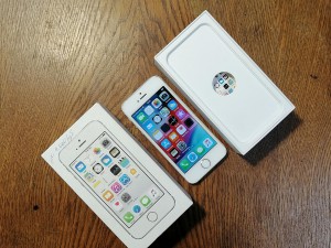 Мобильный телефон iPhone 5s 16GB