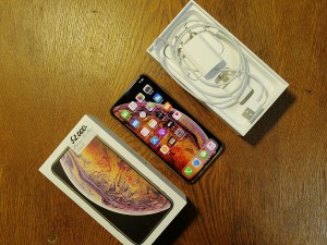 Мобильный телефон iPhone XS max 512GB