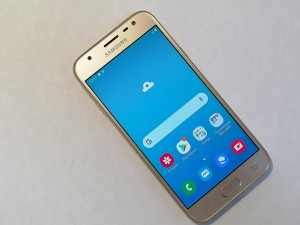 Мобильный телефон Samsung Galaxy J3 2017