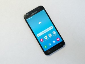 Мобильный телефон Samsung Galaxy J3 2017