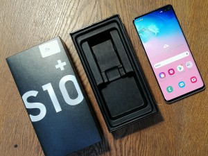 Мобильный телефон Samsung S10+ 128GB
