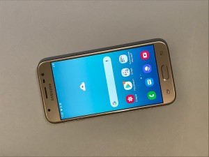 Мобильный телефон Samsung J3