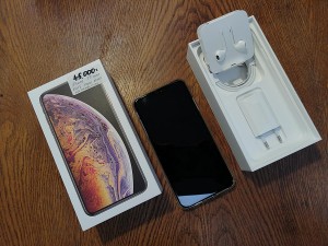 Мобильный телефон iPhone Xs Max 64GB