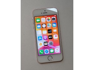 Мобильный телефон iPhone SE 32GB