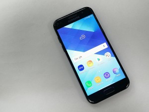 Мобильный телефон Samsung а3 2017