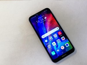 Мобильный телефон Honor 8S 2/32GB
