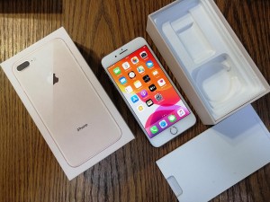 Мобильный телефон iPhone 8 plus 64GB
