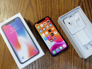 Мобильный телефон iPhone Х 64GB
