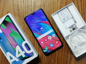 Мобильный телефон Samsung а40 4/64GB