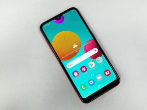 Мобильный телефон Samsung m01 3/32GB