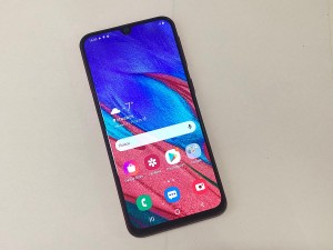 Мобильный телефон Samsung A40 4/64GB
