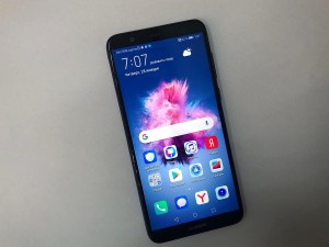 Мобильный телефон Huawei p smart 32gb
