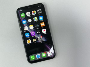 Мобильный телефон iPhone XR  128gb