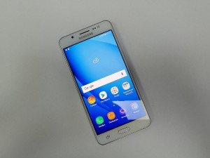 Мобильный телефон Samsung J5 16GB
