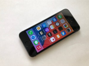 Мобильный телефон iPhone SE  32GB