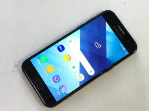 Мобильный телефон Samsung Galaxy A3 (2017) 