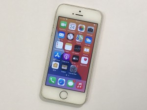 Мобильный телефон iPhone SE 32 GB