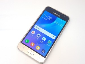 Мобильный телефон Samsung Galaxy J1