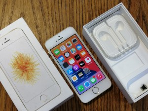 Мобильный телефон iPhone SE 32gb