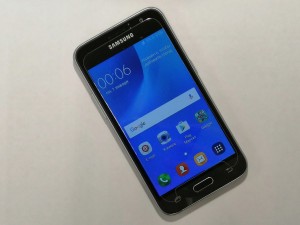 Мобильный телефон Samsung J1 2016