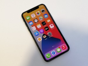 Мобильный телефон iPhone X 64GB