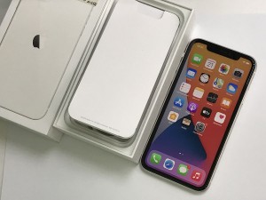 Мобильный телефон iPhone 11 64Gb