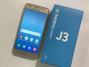 Мобильный телефон Samsung Galaxy J3 (2017) 16GB