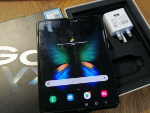 Мобильный телефон Samsung Galaxy fold