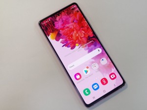 Мобильный телефон Samsung S20 FE