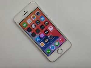 Мобильный телефон iPhone se 32 gb