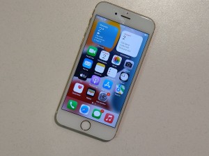 Мобильный телефон iPhone 6S 64GB