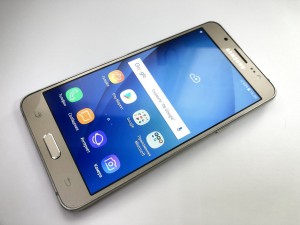 Мобильный телефон Samsung J5 (2016)