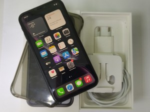 Мобильный телефон iPhone XR 64GB