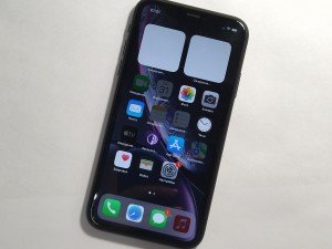 Мобильный телефон iPhone xR 64gb