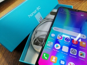 Мобильный телефон Honor 8c 3/32GB