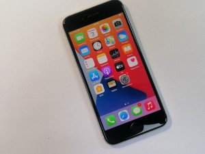 Мобильный телефон iPhone SE 2020 64GB