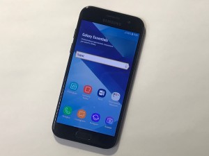 Мобильный телефон Samsung a3 2017