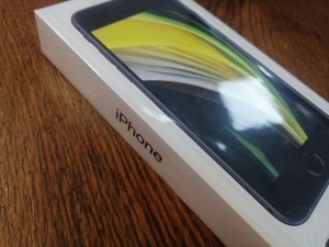Мобильный телефон iPhone SE 2020 128gb