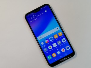 Мобильный телефон Huawei P20 Lite 64\4