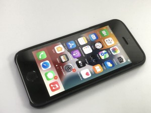 Мобильный телефон iPhone SE 32GB