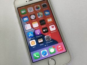 Мобильный телефон iPhone SE 32GB