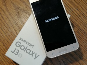 Мобильный телефон Samsung Galaxy J3 2/16gb